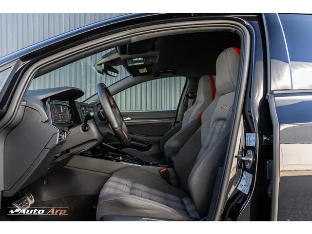 Volkswagen Golf 2.0 TSI GTI 2023 Benzine 18