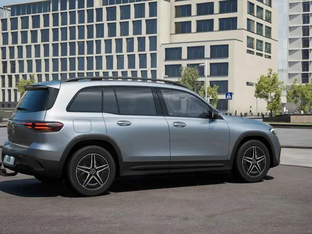 Mercedes-Benz EQB 250+ AMG Line 71 kWh 2025 Elektrisch 19