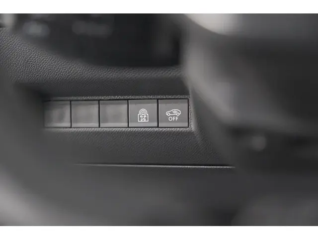 Peugeot 208 Hybrid 136 e-DCS6 GT 2024 Hybride Benzine 41