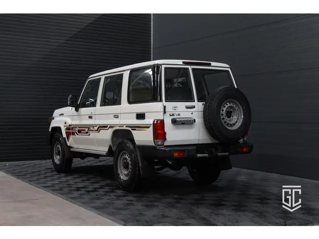 Toyota Land Cruiser GRJ76 E 2024 Benzine 5