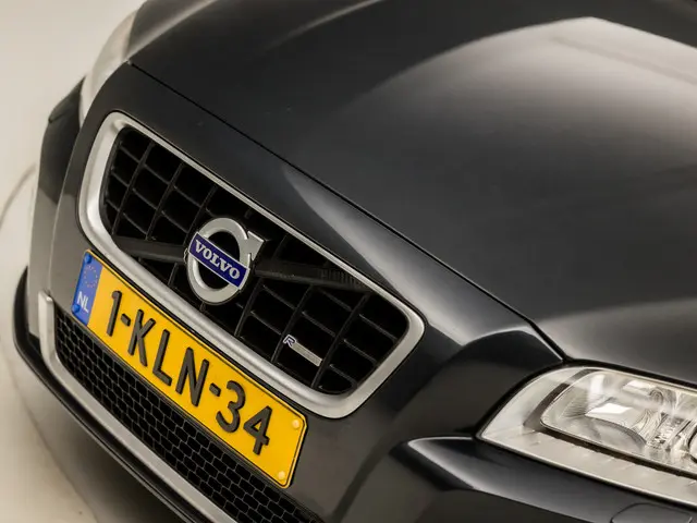 Volvo V70 1.6 T4 R-Design 2013 Benzine 31