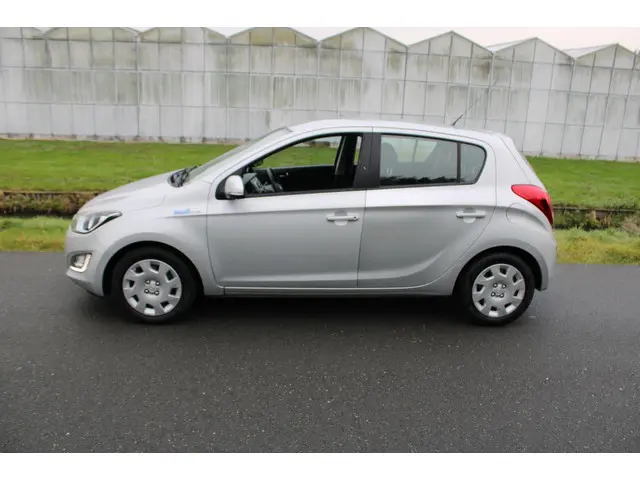 Hyundai i20 1.2i i-Motion 5 Drs 2013 Benzine 4