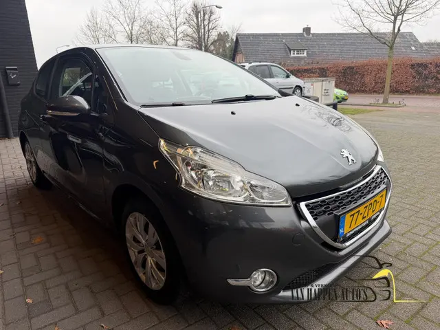 Peugeot 208 1.2 VTi Envy / apk 12-2026 2013 Benzine 4