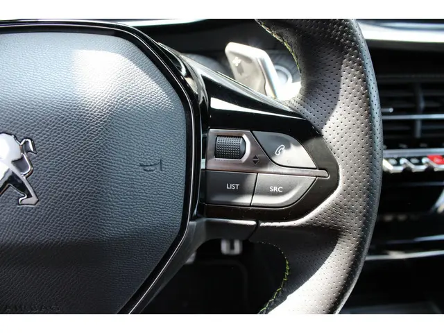 Peugeot 2008 1.2 PureTech GT-Line 2020 Benzine 25
