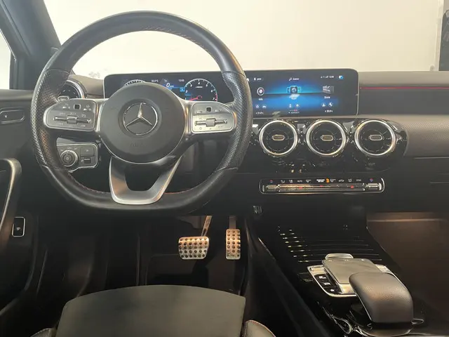 Mercedes-Benz A-Klasse 200 AMG-Line 2019 Benzine 12