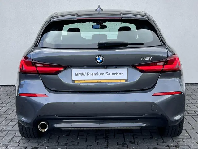 BMW 1 Serie 118i Executive Edition 2021 Benzine 8