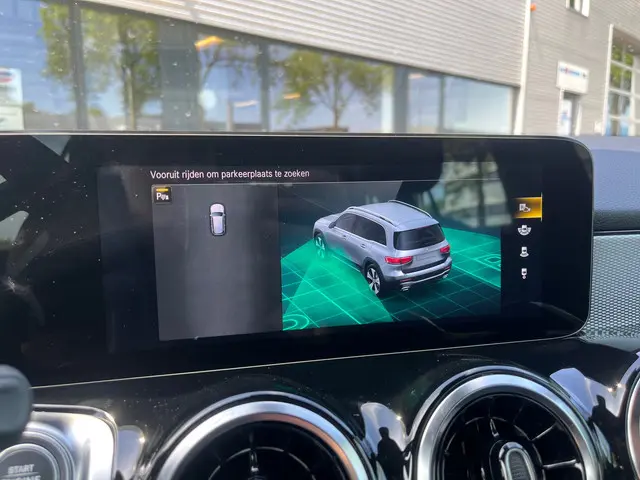 Mercedes-Benz GLB 180 Business Line 2023 Benzine 25