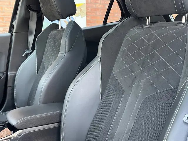 Peugeot e-2008 EV GT Pack 50 kWh 2022 Elektrisch 30