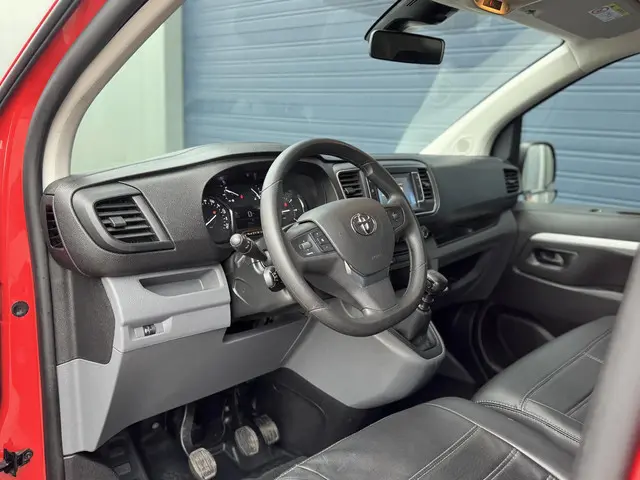 Toyota ProAce Worker 2.0 D-4D Live DC 2022 Diesel 15