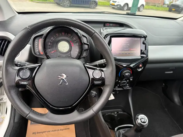 Peugeot 108 1.2 VTi Allure 2014 Benzine 11