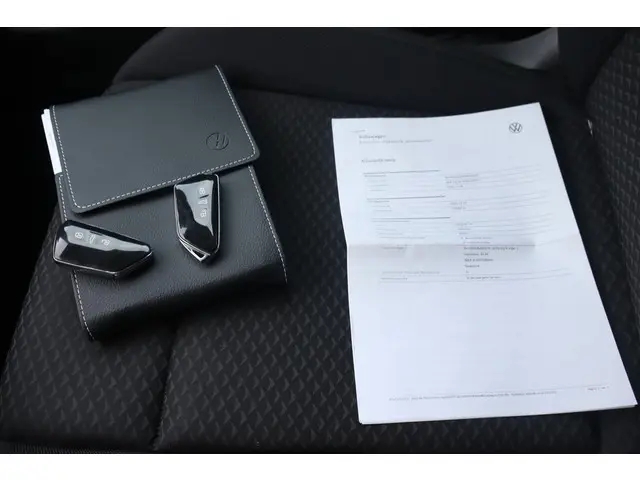 Volkswagen Golf 1.0 eTSI Life Business 2020 Benzine 3