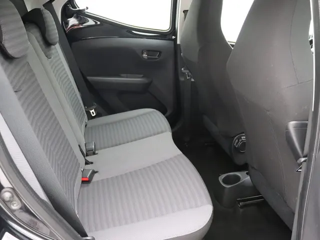 Toyota Aygo 1.0 VVT-i x-play 2019 Benzine 11