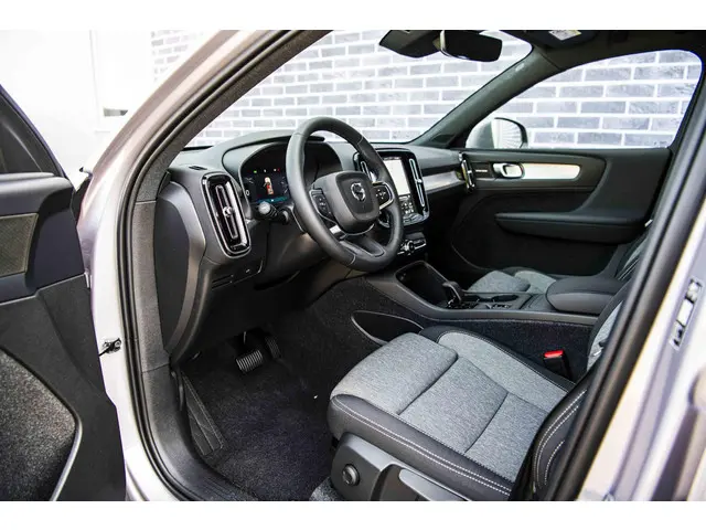 Volvo XC40 2.0 B3 Business Edition 2025 Benzine 17