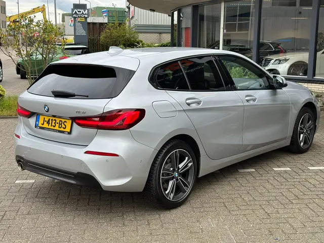 BMW 1 Serie 118i Executive Edition 2020 Benzine 14