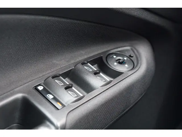 Ford C-MAX 1.0 Titanium 2016 Benzine 33