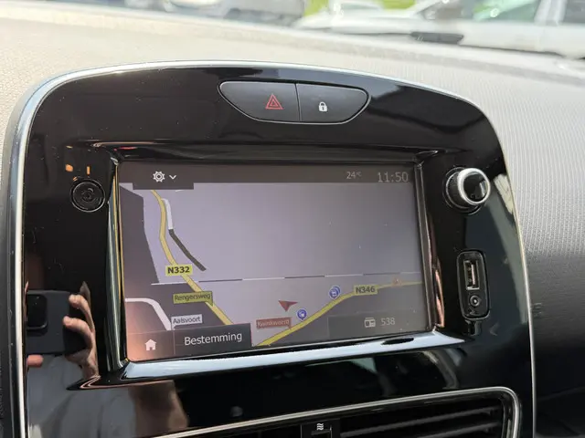 Renault Clio 0.9 TCe Limited 2018 Benzine 18