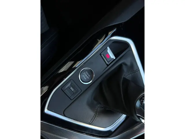 Peugeot 5008 1.2 PureTech Allure 2024 Benzine 23