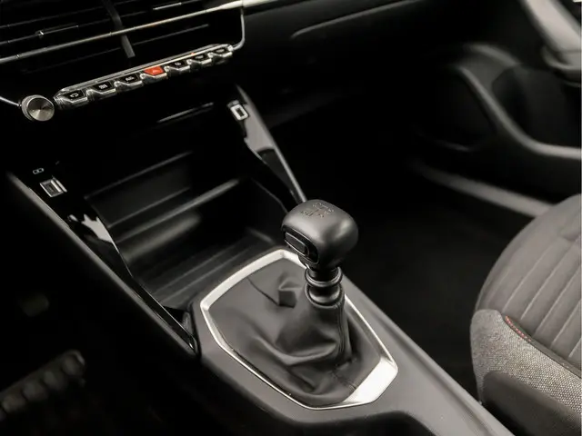 Peugeot 2008 1.2 PureTech Sport 2021 Benzine 10