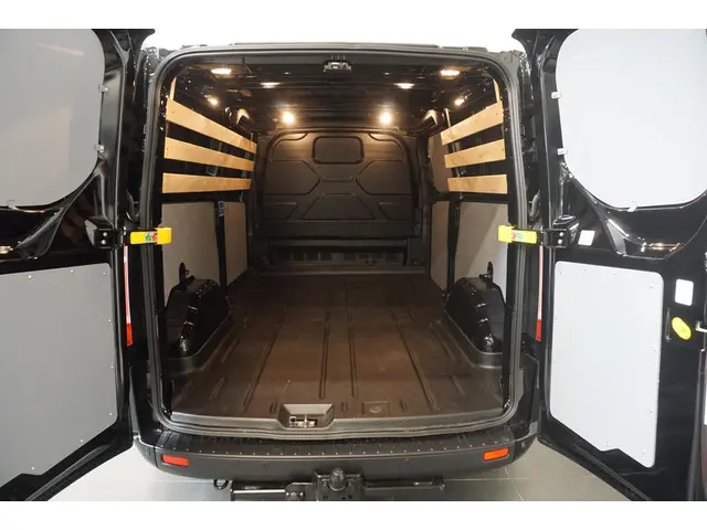 Ford Transit Custom 300 2.0 TDCI L2H1 Trend 2023 Diesel 7