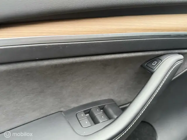 Tesla Model Y Long Range AWD 75 kWh 2021 Elektrisch 23
