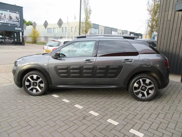 Citroën C4 Cactus 1.2 PureTech Shine 2016 Benzine 4