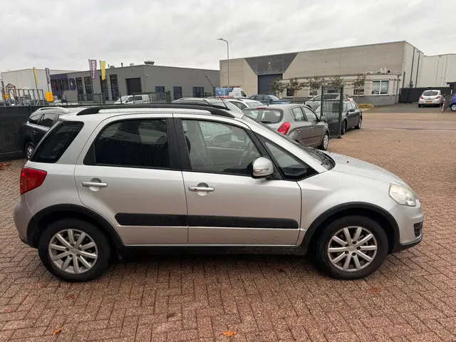 Suzuki SX4 1.6 Executive 2012 Benzine 5