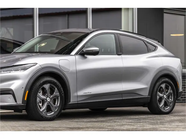 Ford Mustang Mach-E RWD 75 kWh 2021 Elektrisch 15