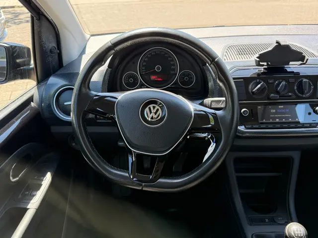 Volkswagen up! 1.0 BMT up! beats 2017 Benzine 6