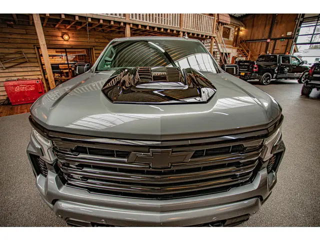 Chevrolet Silverado 6.2 V8 High country 2024 Benzine 3