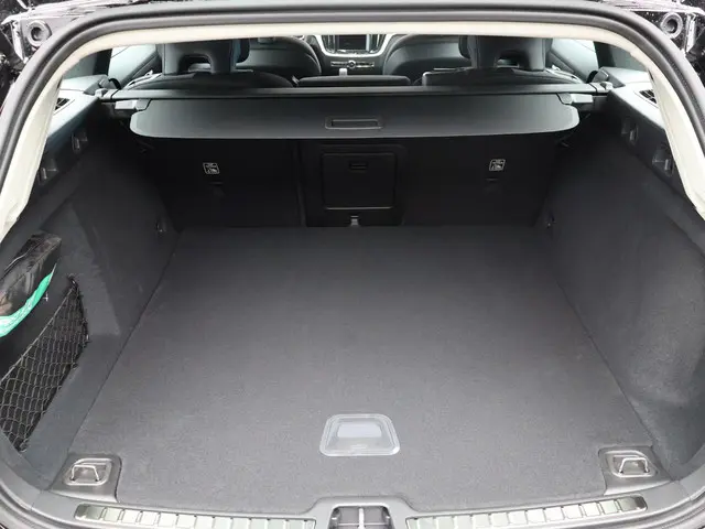 Volvo V60 B4 197PK Essential Edition 2025 Benzine 13