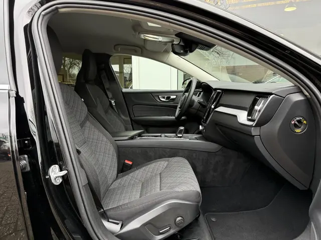 Volvo V60 2.0 B3 Core 2022 Benzine 29