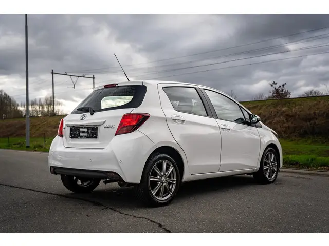 Toyota Yaris 1.0 VVT-i Trend 2015 Benzine 12