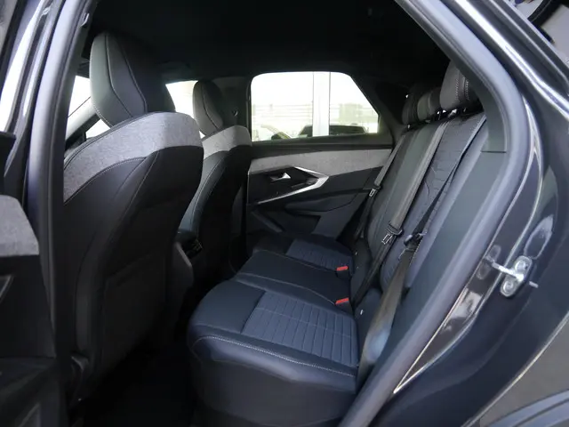 Peugeot e-3008 Allure 73 kWh 2025 Elektrisch 9