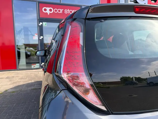Toyota Aygo 1.0 VVT-i x-play 2015 Benzine 8