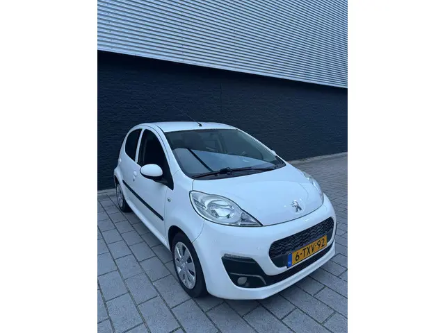 Peugeot 107 1.0 Active 2014 Benzine 2