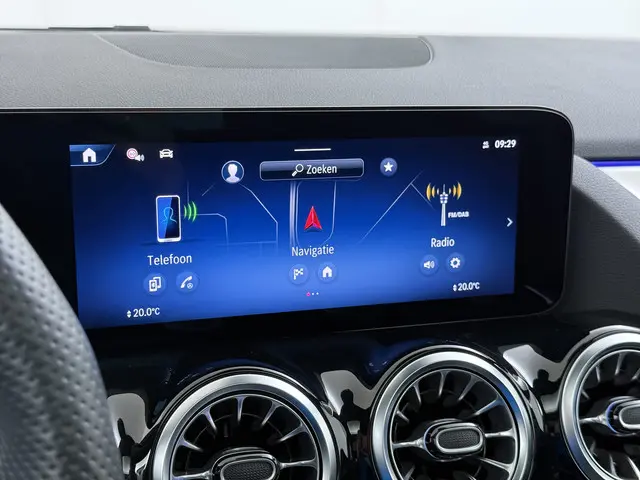 Mercedes-Benz GLA 250 e AMG line 2025 Hybride Benzine 32