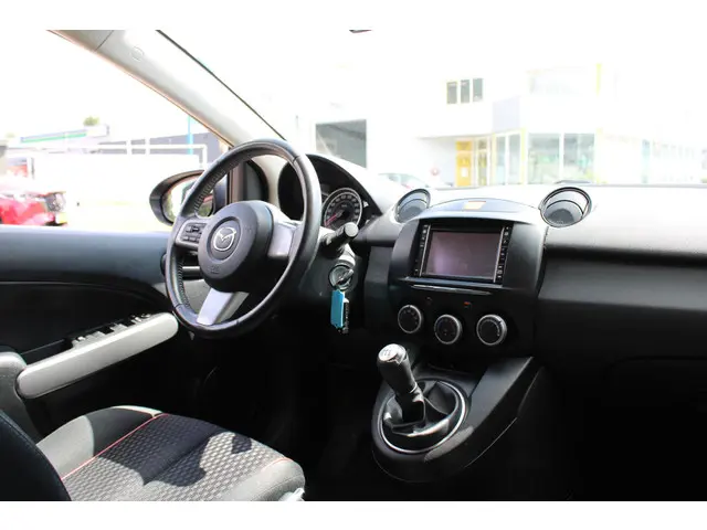 Mazda 2 1.3 Navigator GT 2012 Benzine 14