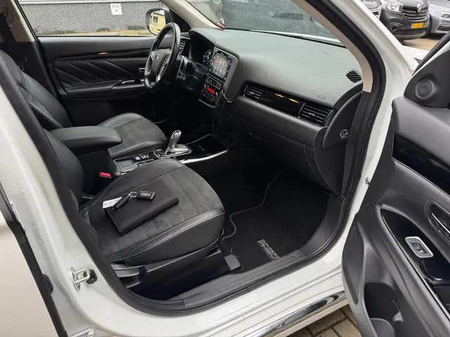 Mitsubishi Outlander 2.4 PHEV Pure 2019 Hybride Benzine 21