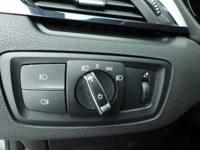 BMW X1 sDrive20i High Executive 2018 Benzine 21