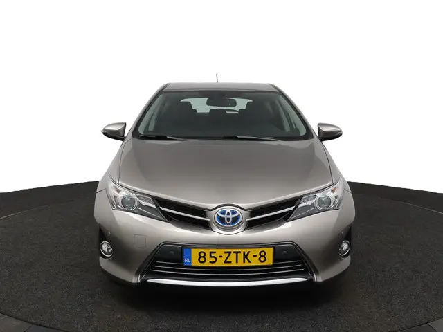 Toyota Auris 1.8 Hybrid Executive 2013 Hybride Benzine 16