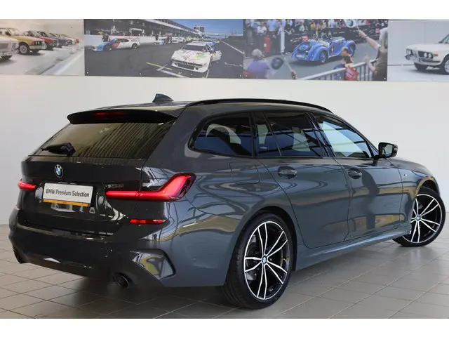 BMW 3 Serie Touring 320i 2020 Benzine 2