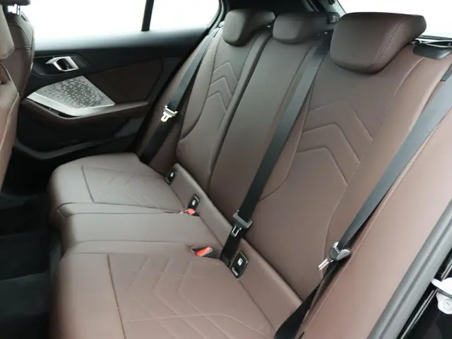 BMW 1 Serie 120 2024 Benzine 8