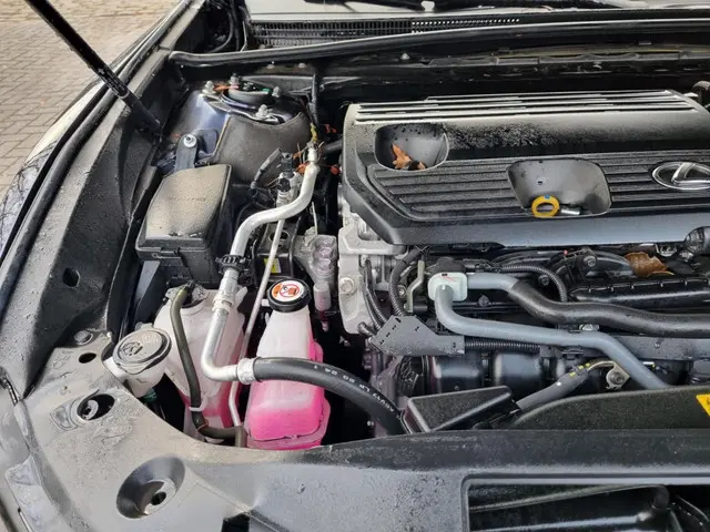 Lexus ES 300h President Line 2023 Hybride Benzine 10