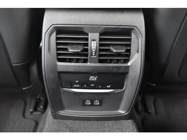 BMW 3 Serie 318i Executive Edition 2021 Benzine 33