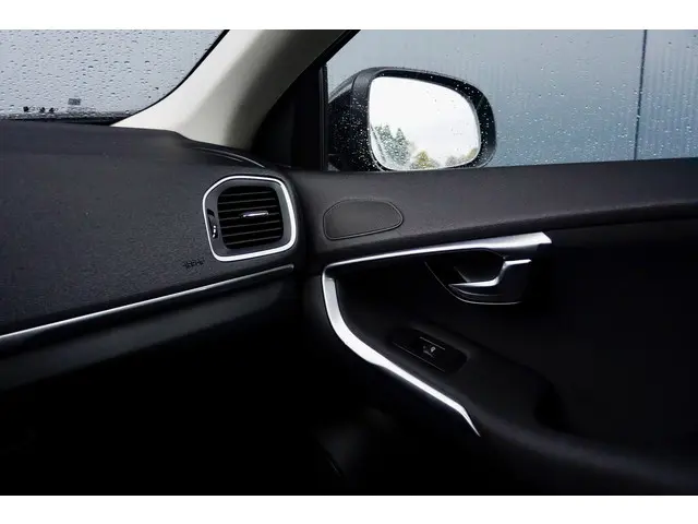 Volvo V40 2.0 T3 153 pk NORDIC BUSINESS 2018 Benzine 50