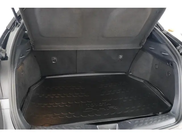 Toyota C-HR 2.0 Hybrid Bi-Tone 2020 Hybride Benzine 32