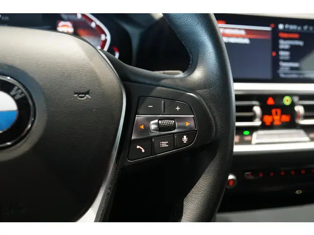 BMW 3 Serie Touring 318i High Executive 2021 Benzine 22