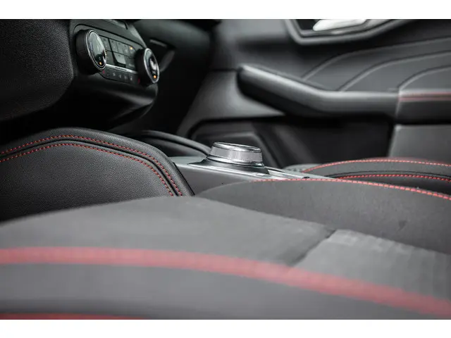 Ford Kuga 2.5 PHEV ST-Line 2023 Hybride Benzine 37