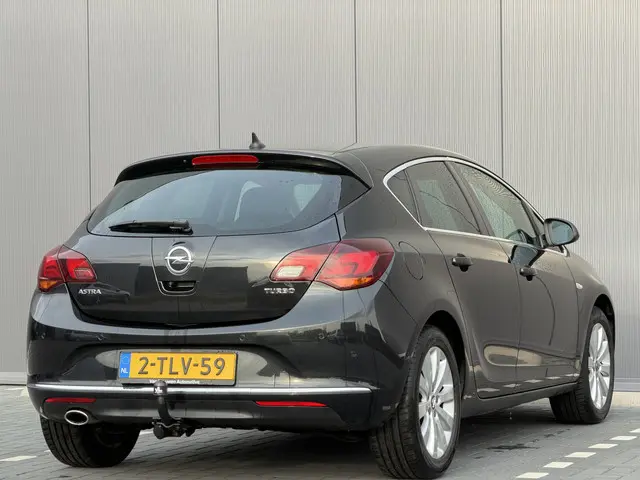 Opel Astra 1.6 Turbo Cosmo 2014 Benzine 17