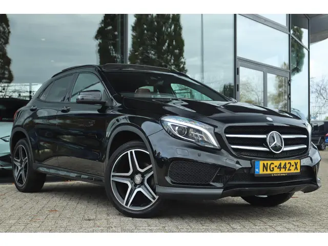Mercedes-Benz GLA 200 PRESTIGE AUT. AMG 2016 Benzine 9